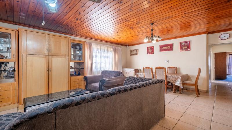 4 Bedroom Property for Sale in Cravenby Western Cape